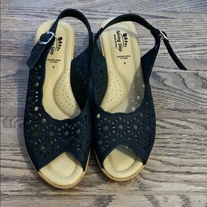 NWOT: Spring step black sandal